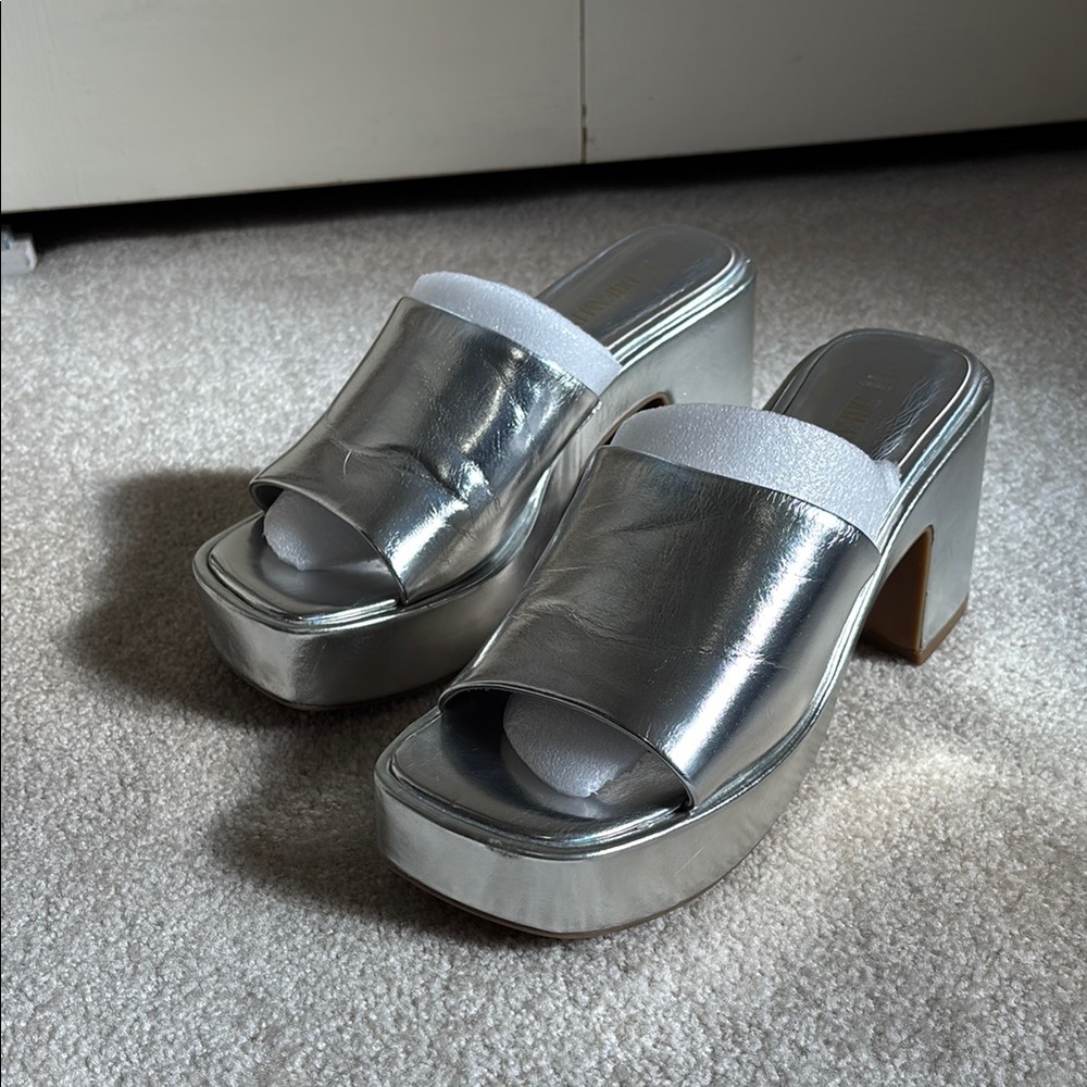 Silver Platform Slide Sandals size 7 runs big